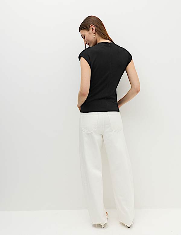 Sleeveless Knot Detail Top