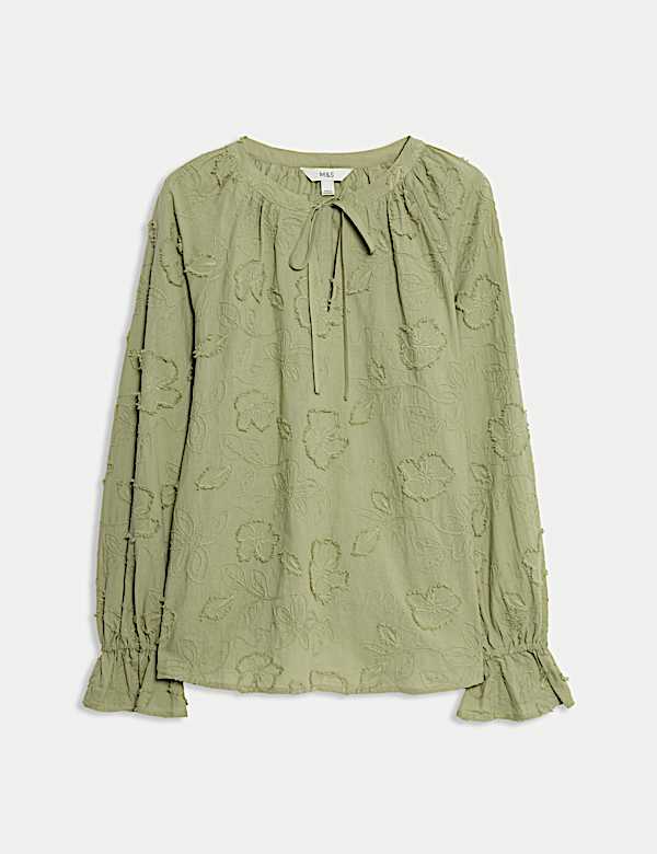 Bluse aus reiner Baumwolle mit Bindekragen und Applikation - DE