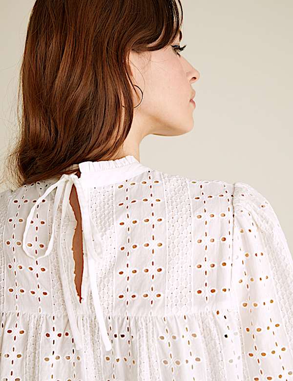 Kurzarmbluse aus reiner Baumwolle mit Lochstickerei - AT