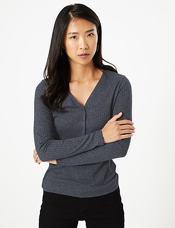 V-Neck Fitted Long Sleeve Top