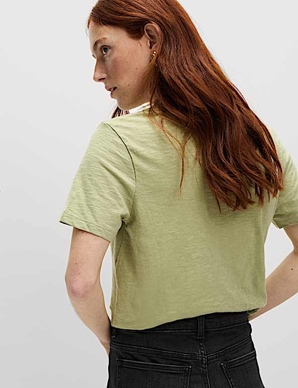 T-Shirt &mu;&epsilon; &lambda;&alpha;&iota;&mu;ό&kappa;&omicron;&psi;&eta; V &alpha;&pi;ό 100% &beta;&alpha;&mu;&beta;ά&kappa;&iota; - GR