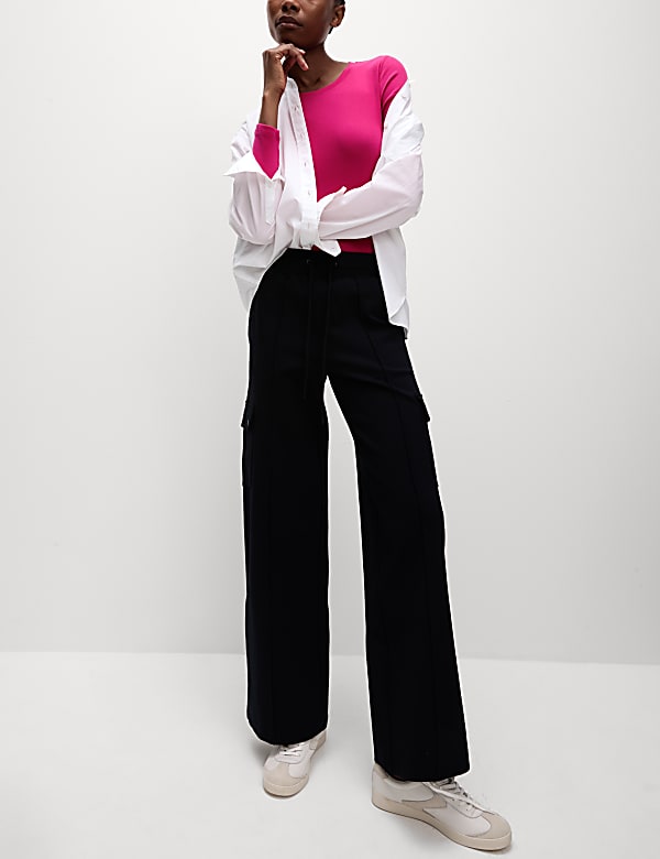 Geripptes Oberteil mit hohem Baumwollanteil - DE