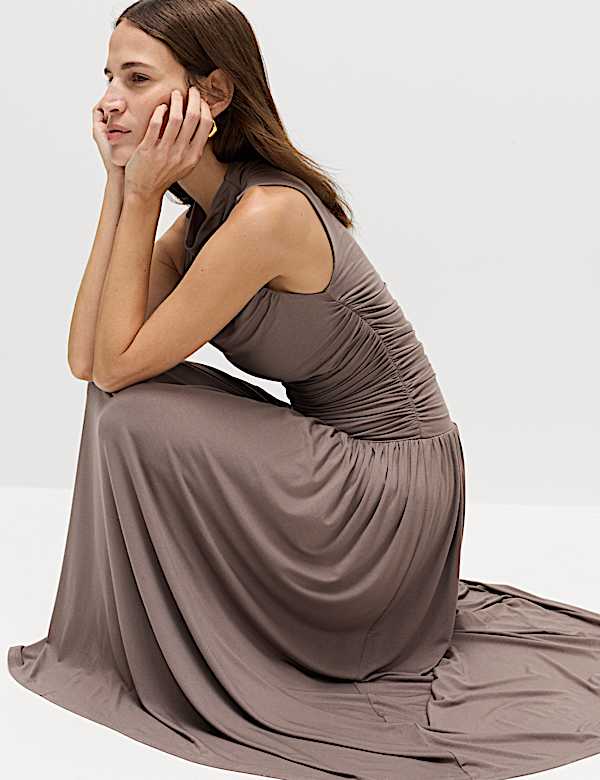 שמלת סקייטר מידקסי מבד ג'רסי בעיצוב נשפך ללא שרוולים - IL