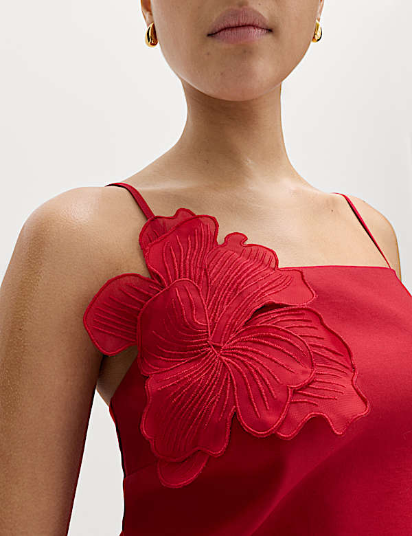 Floral Appliqu&eacute; Mini Shift Dress - CY