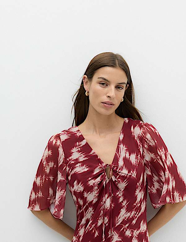 Robe midi avec col en V &agrave; nouer en mousseline florale - CH