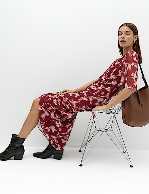 Robe midi avec col en V &agrave; nouer en mousseline florale - CH