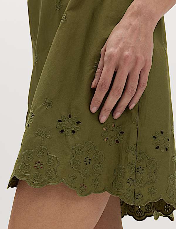 Gesmoktes Minikleid aus reiner Baumwolle mit Stickerei - DE