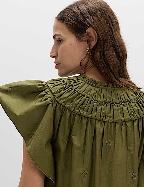 Gesmoktes Minikleid aus reiner Baumwolle mit Stickerei - DE
