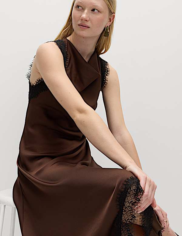 שמלת סליפ מידי עם מחשוף נשפך ועיטור תחרה - IL