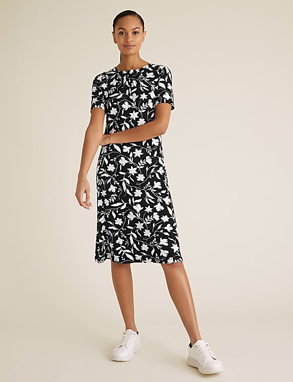 Floral Round Neck Swing Dress