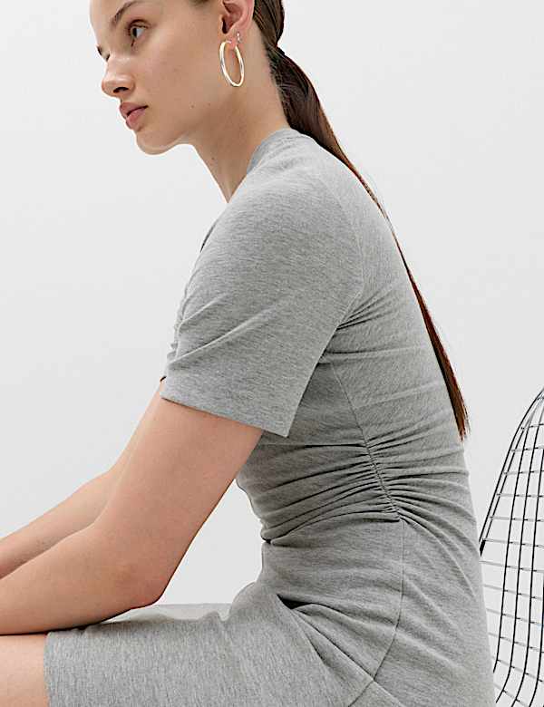 Robe t-shirt mini en jersey ruch&eacute; - LU