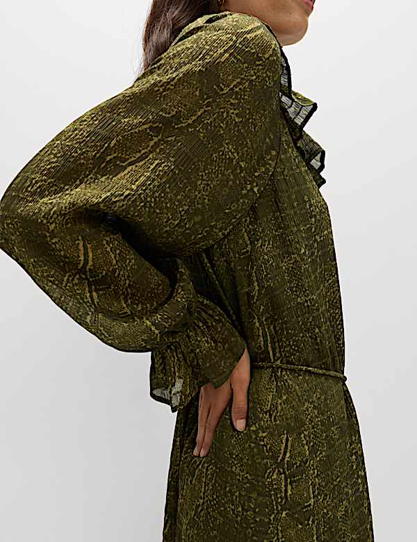 Robe coupe courte et d&eacute;contract&eacute;e avec imprim&eacute; animal et volant - CH