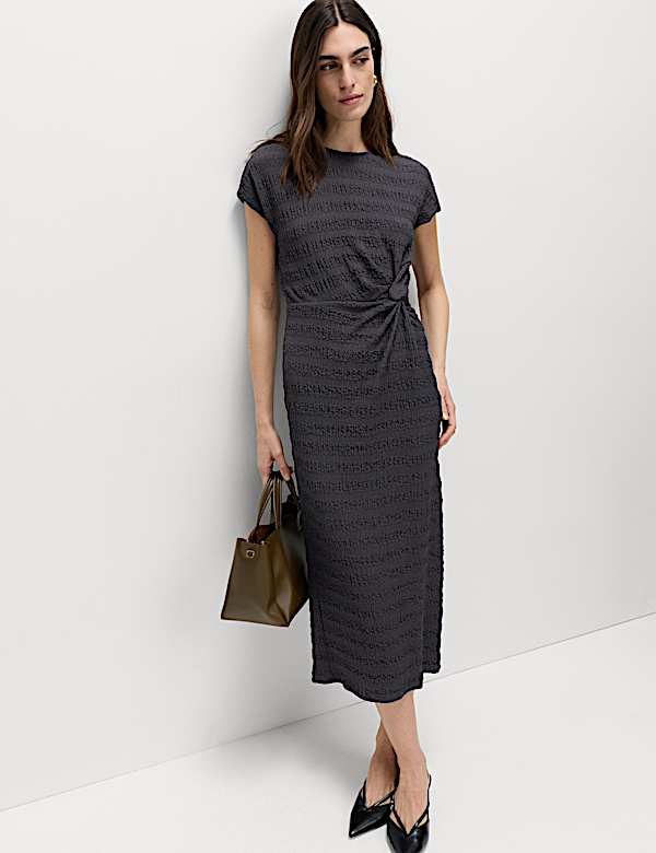 Strukturiertes, schmales Midi-Kleid - AT