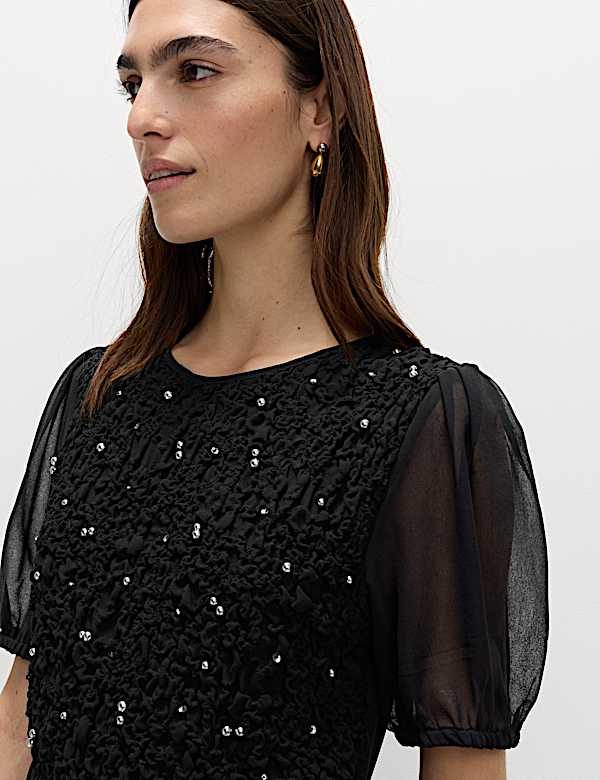 Midaxi šaty se zvýrazněným pasem a korálky Georgette - CZ