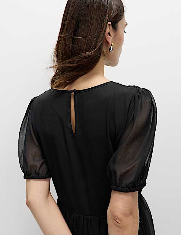 Midaxi šaty se zvýrazněným pasem a korálky Georgette - CZ