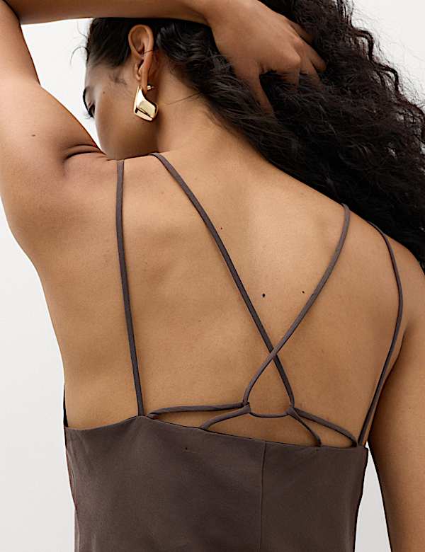 Fond de robe long &agrave; d&eacute;collet&eacute; rond - LU