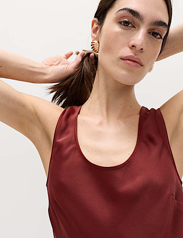 Robe midi coupe droite en satin &agrave; bretelles larges - FR
