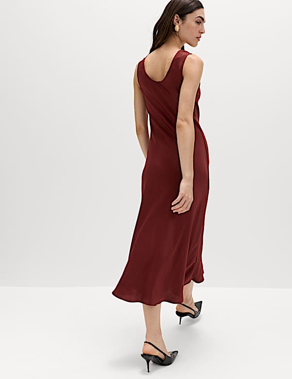 Robe midi coupe droite en satin &agrave; bretelles larges - FR