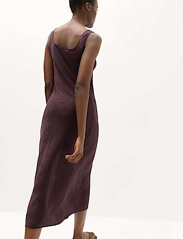 Gaun Slip Midi Satin Leher U Rendah - ID