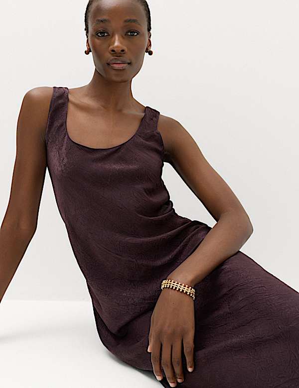 Gaun Slip Midi Satin Leher U Rendah - ID