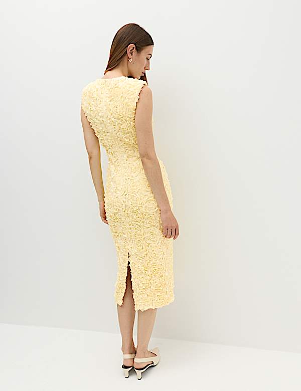 Floral Appliqu&eacute; V-Neck Midi Bodycon Dress - DE