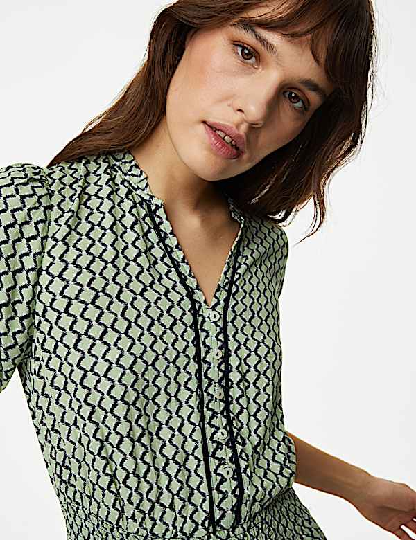 Printed V-Neck Shirred Midi Waisted Dress - US