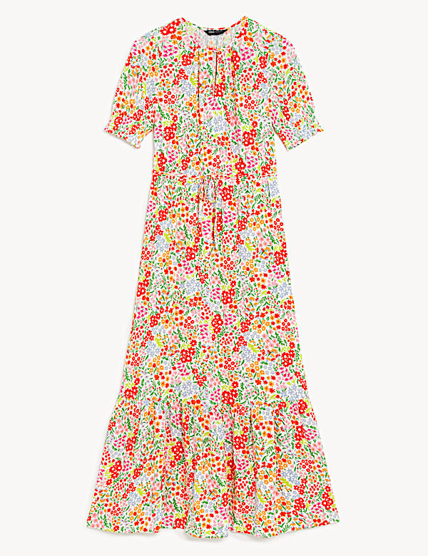 Tailliertes Midaxikleid mit Muster und Rundhalsausschnitt - DE