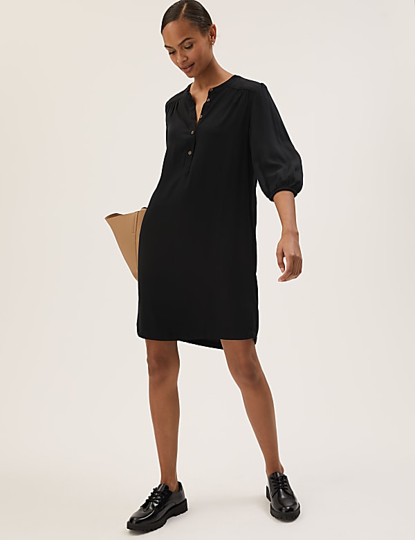 Round Neck Knee Length Shift Dress