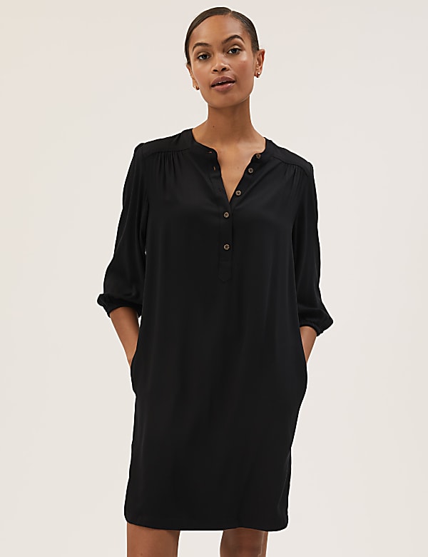 Round Neck Knee Length Shift Dress