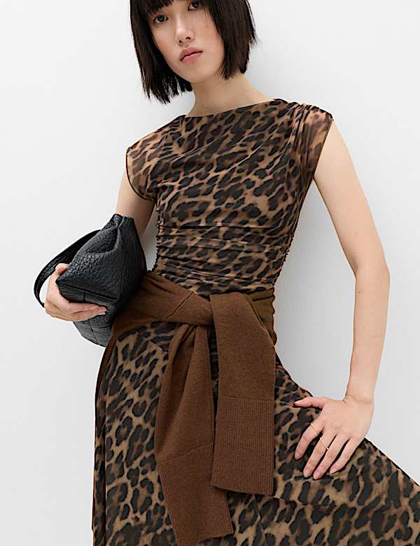 Tailliertes Midikleid mit Tiermuster und Drapierung - DE