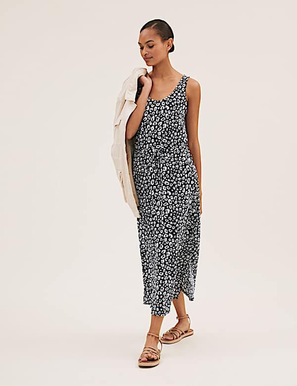 Tailliertes Midi-Kleid mit hohem Leinenanteil und Muster - AT