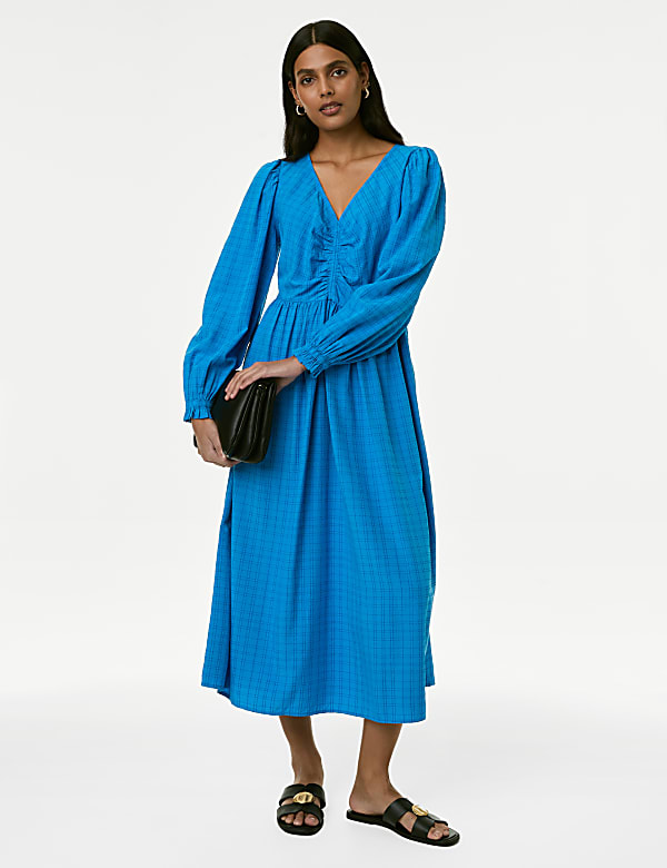 Textured V-Neck Ruched Midi Column Dress - ID