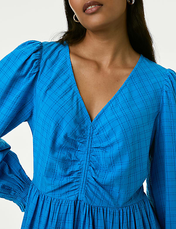 Textured V-Neck Ruched Midi Column Dress - ID