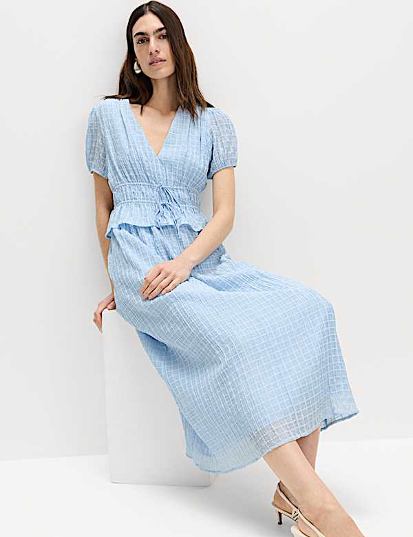 שמלת מידי אסופה במותניים מתערובת סיב תאית עם מחשוף וי - IL