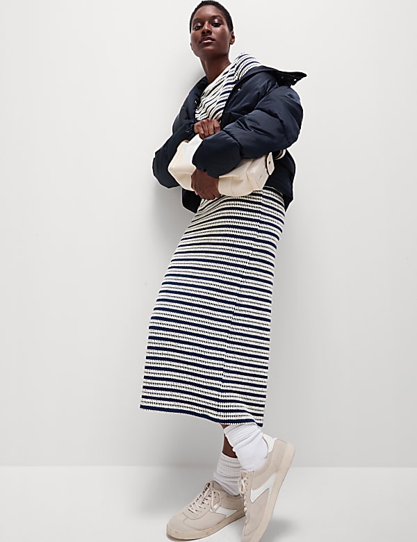 Vestido columna a media pierna de rayas con algod&oacute;n - ES