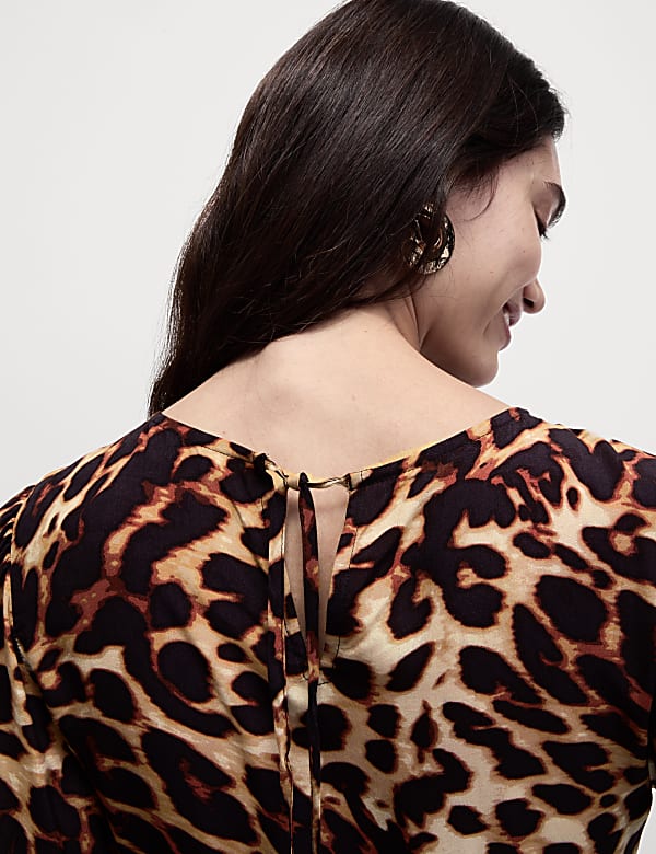 שמלת מידי מדורגת ואסופה במותניים עם הדפס מנומר - IL