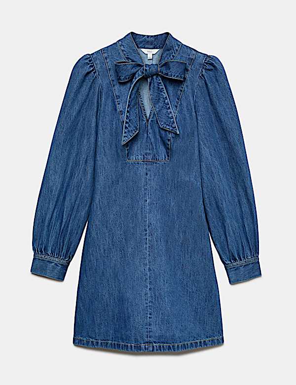 Robe ample coupe courte en jean avec encolure &agrave; nouer - CH