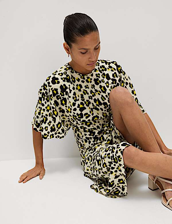 Printed Round Neck Cape Sleeve Midaxi Tea Dress