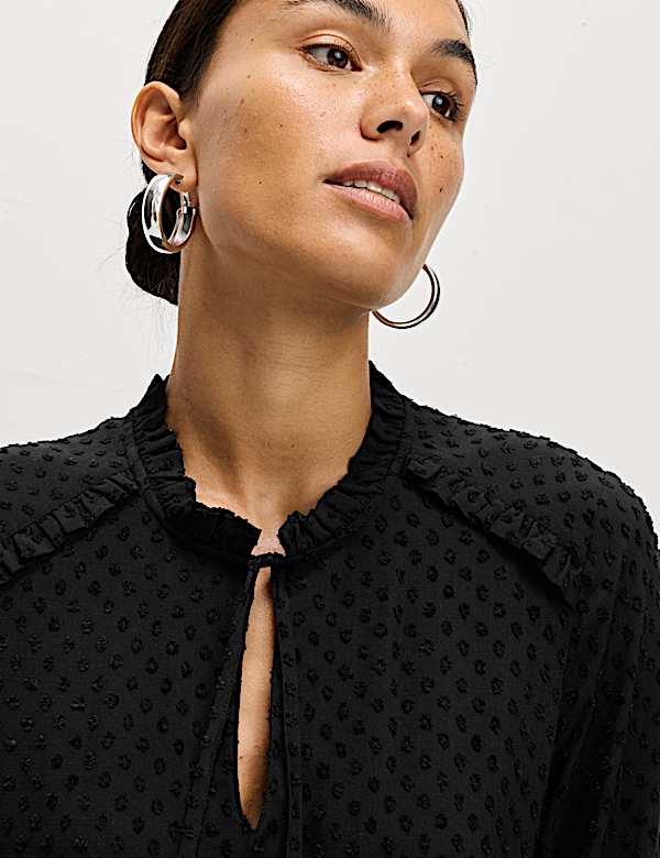 שמלת מיני בגזרה נינוחה עם קשירה בצווארון וסלסולים - IL