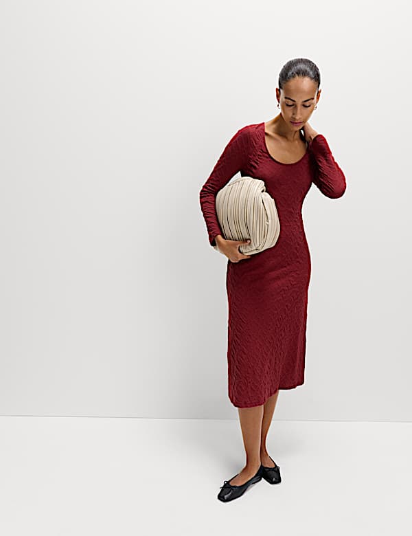 Robe midi coupe droite en jersey texturé à décolleté rond - CH