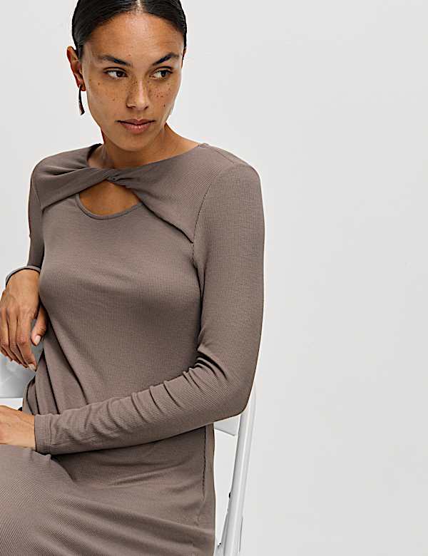 Robe midi coupe droite en jersey &agrave; motif c&ocirc;tel&eacute; - BE