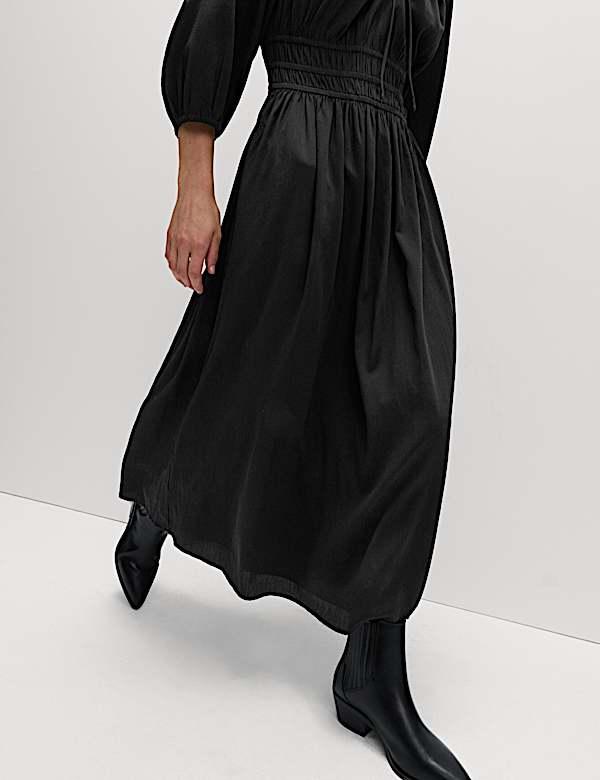 שמלה אסופה במותניים באורך מידי עם עיטור קשירה וצווארון וי - IL