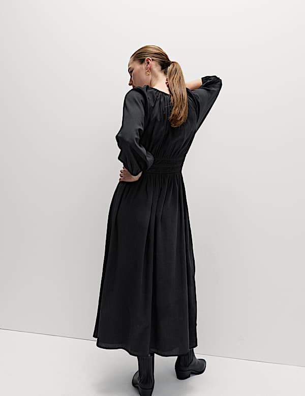 שמלה אסופה במותניים באורך מידי עם עיטור קשירה וצווארון וי - IL