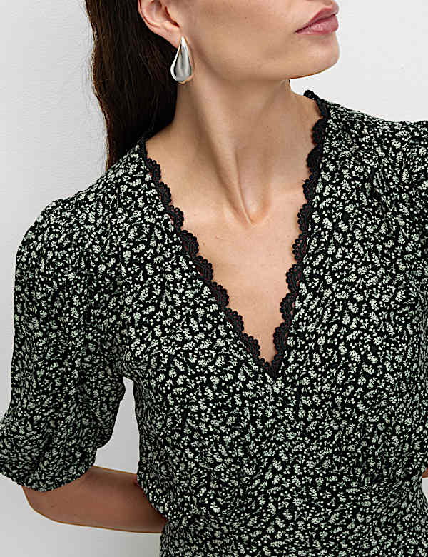 שמלת תה מידי בהדפס עם צווארון וי - IL