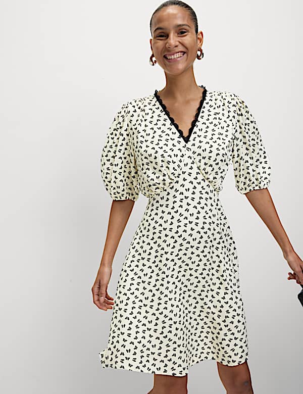 Printed V-Neck Tie Waist Mini Tea Dress