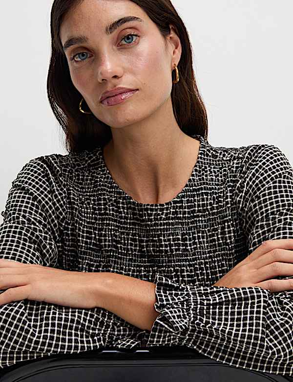 Crew Neck Shirred Checked Blouse