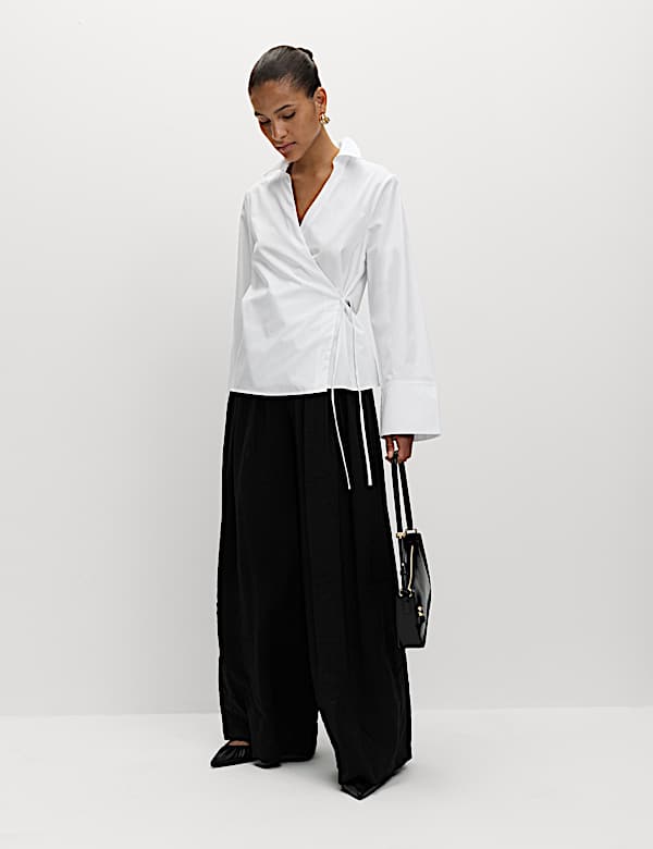 חולצת מעטפת מכותנה טהורה עם מחשוף וי ועיטור קשירה - IL