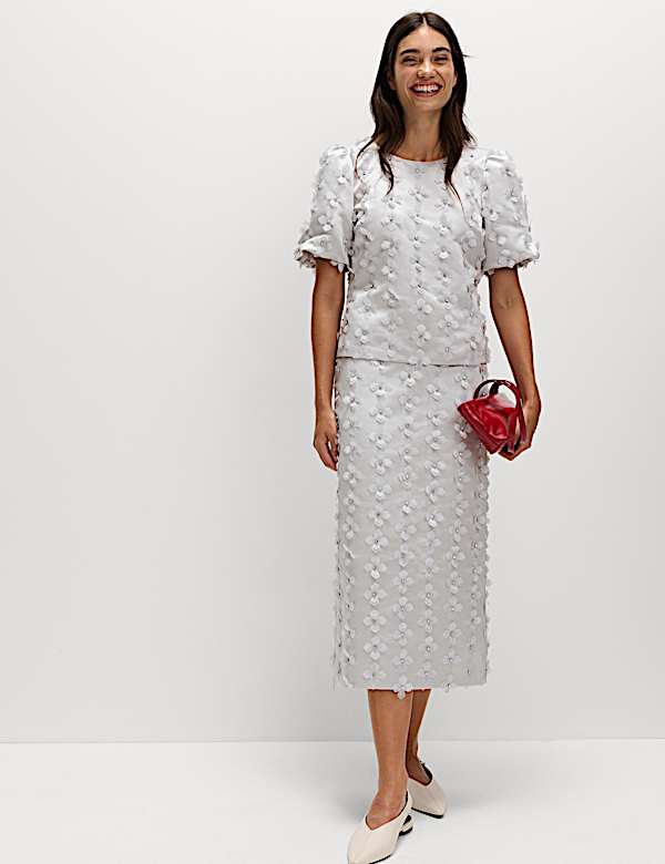 Top en satin à motif fleuri appliqué avec décoration - LU