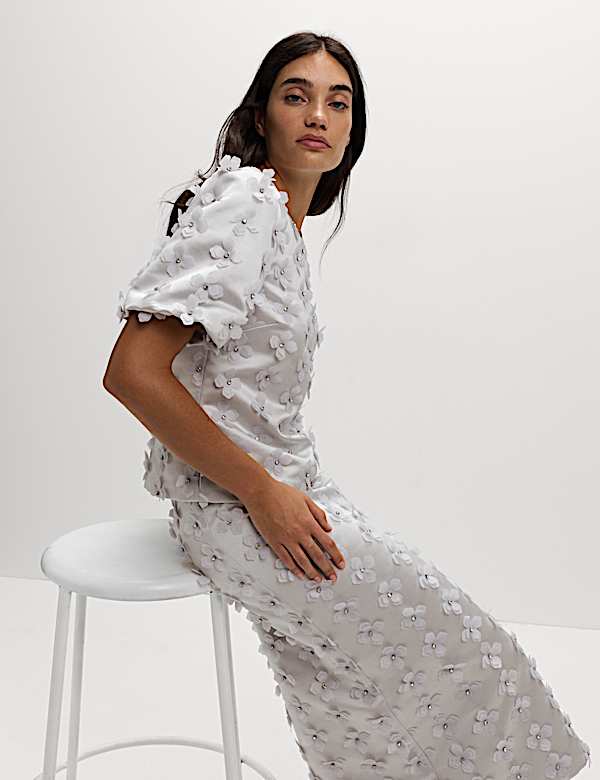 Top en satin à motif fleuri appliqué avec décoration - LU