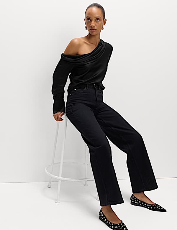 Atasan Bahu terbuka Satin - ID